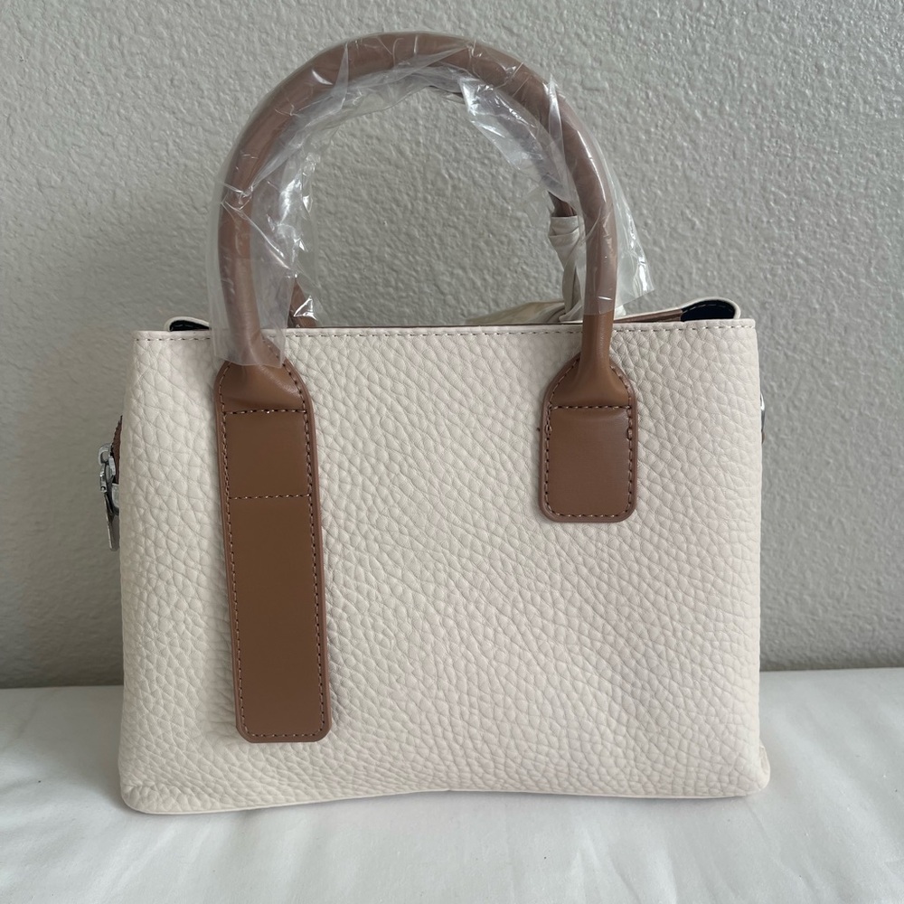 Elegant Cream and Brown Handbag

	•	Color: Cream body with tan brown accents
